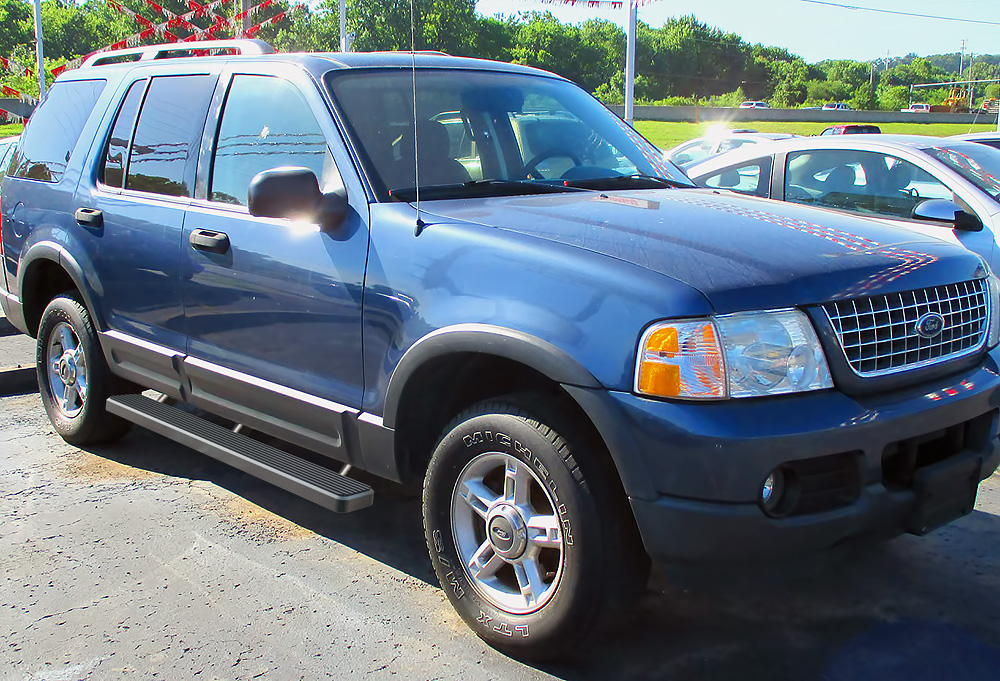 2002-2005 Ford Explorer 4-Door(Minor drilling required on vehicles with rear air and heat. Factory bolt plates must be used.) Both Sides iStep 5 Inch Stainless Steel